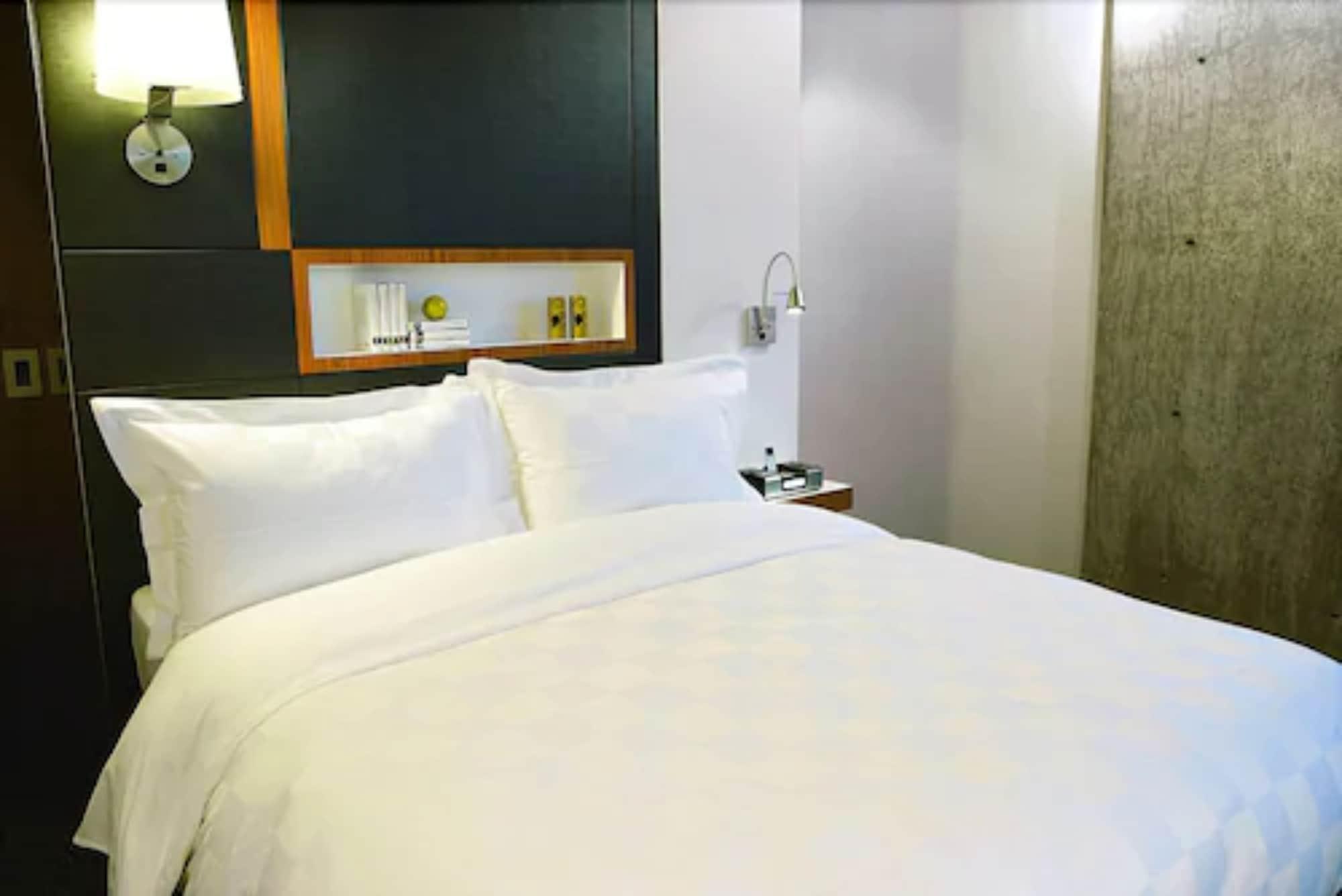 Alt Hotel Toronto Airport Місісаґа Екстер'єр фото