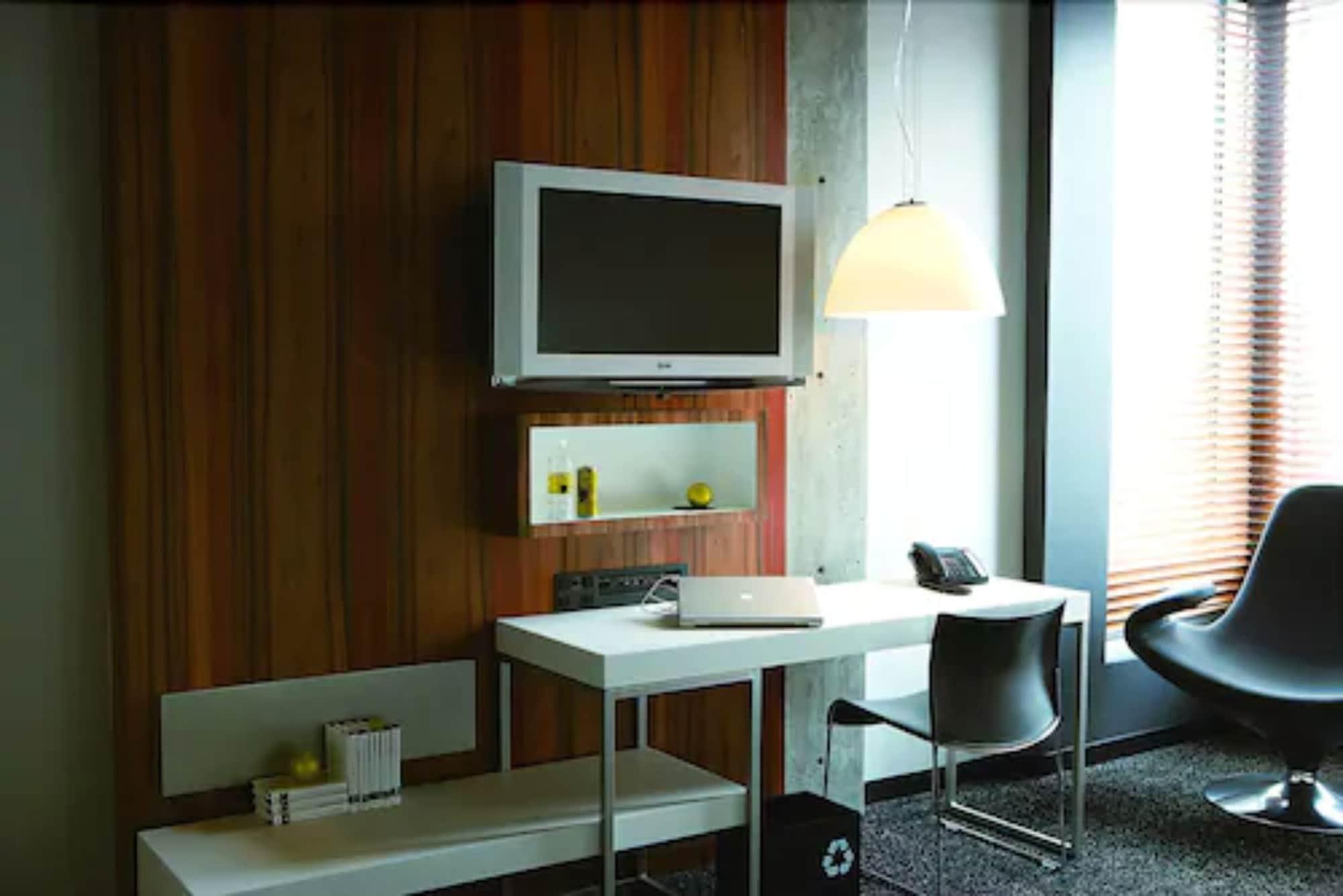 Alt Hotel Toronto Airport Місісаґа Екстер'єр фото