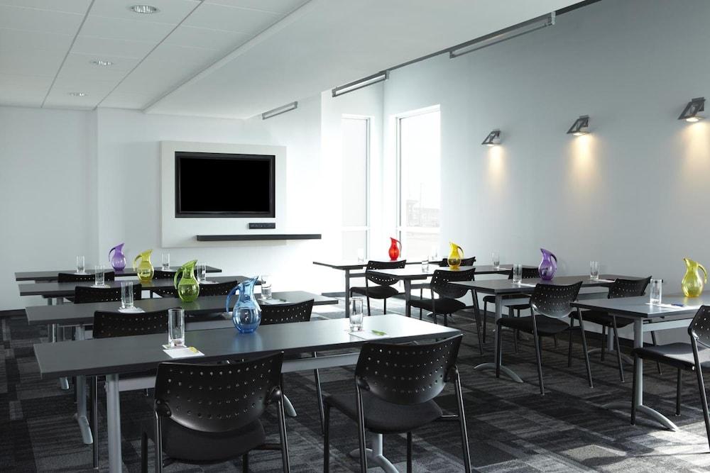 Alt Hotel Toronto Airport Місісаґа Екстер'єр фото