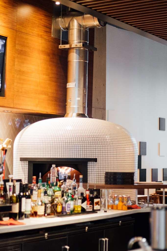 Alt Hotel Toronto Airport Місісаґа Ресторан фото