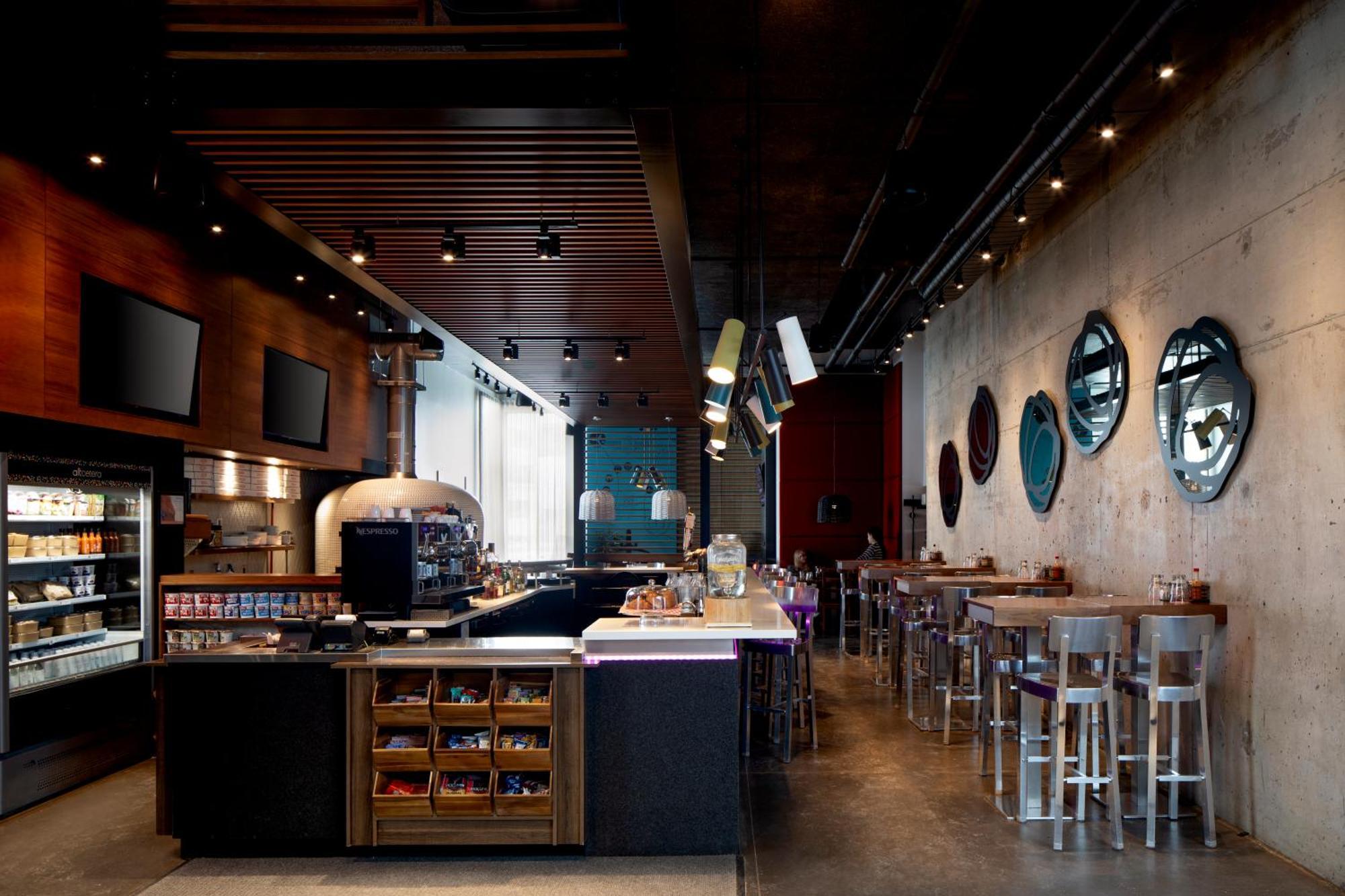 Alt Hotel Toronto Airport Місісаґа Екстер'єр фото