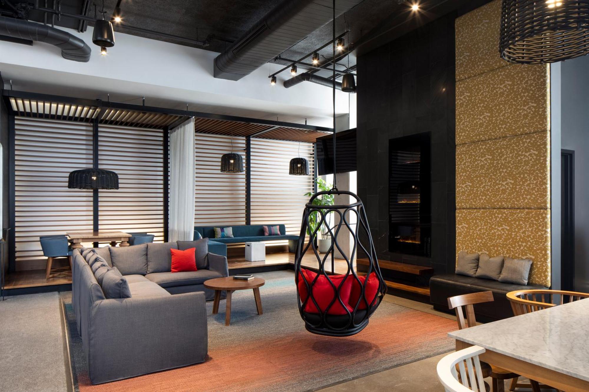 Alt Hotel Toronto Airport Місісаґа Екстер'єр фото