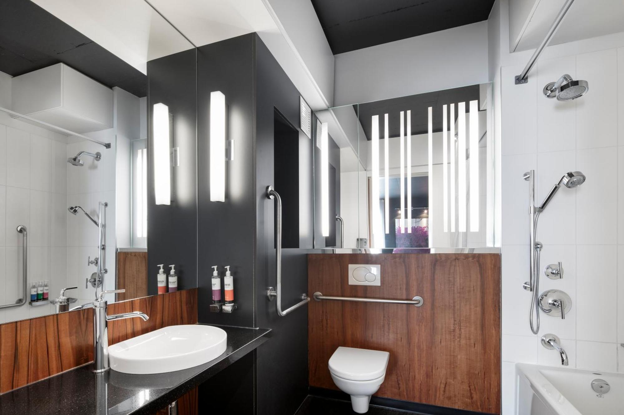 Alt Hotel Toronto Airport Місісаґа Екстер'єр фото