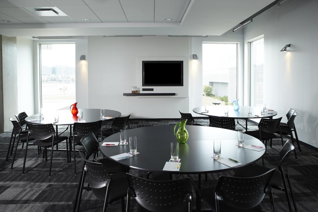 Alt Hotel Toronto Airport Місісаґа Екстер'єр фото