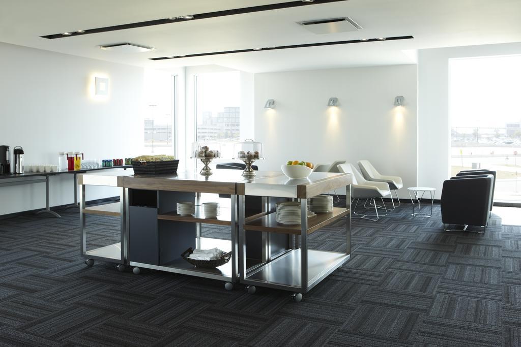 Alt Hotel Toronto Airport Місісаґа Екстер'єр фото